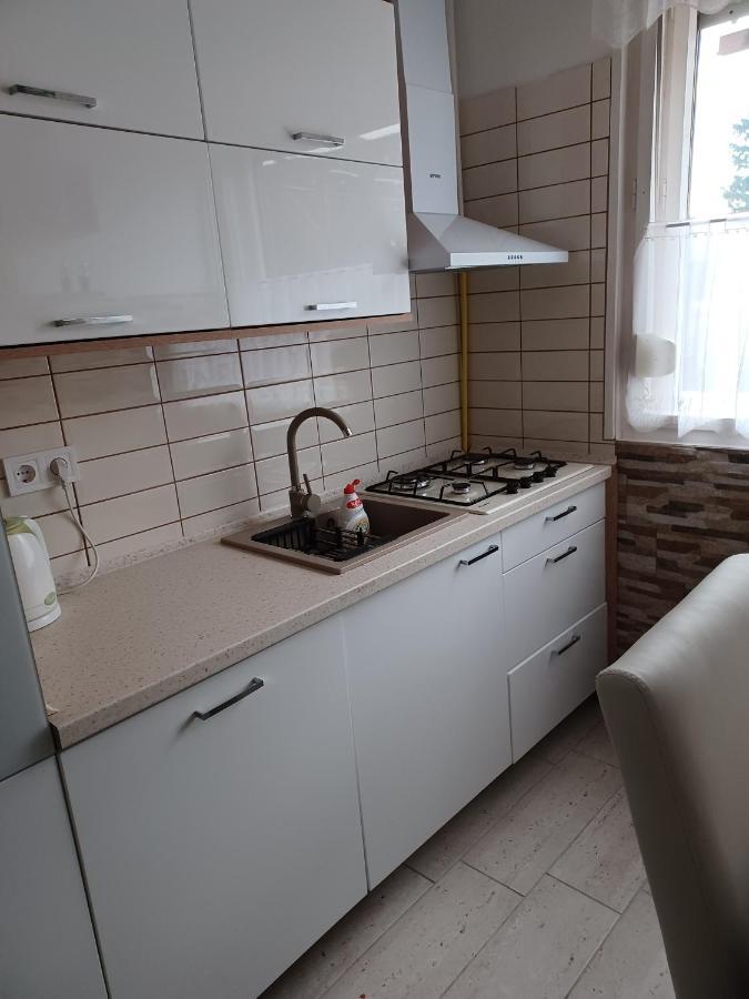 Nati Es Bea Vendeghaz Apartment ไฮจ์ดุสโซบอสโล ภายนอก รูปภาพ