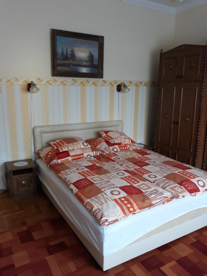 Nati Es Bea Vendeghaz Apartment ไฮจ์ดุสโซบอสโล ภายนอก รูปภาพ